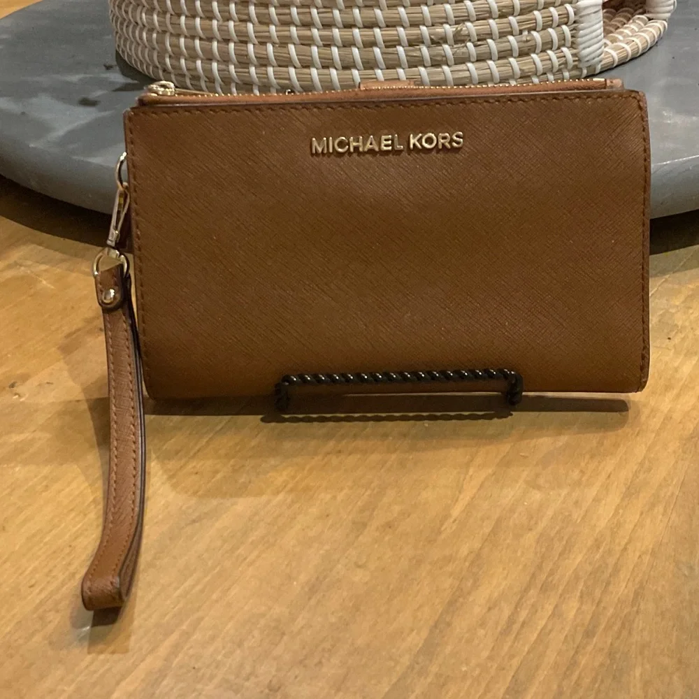 EUC Michael Kors Tan Leather Jetset Wristlet
